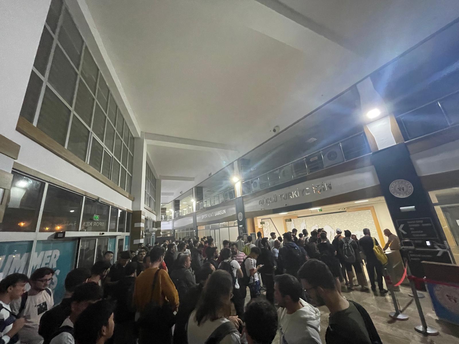 Samsun Atakum olimpik yüzme havuzu tıklım tıklım! Seans azlığı dikkat çekti