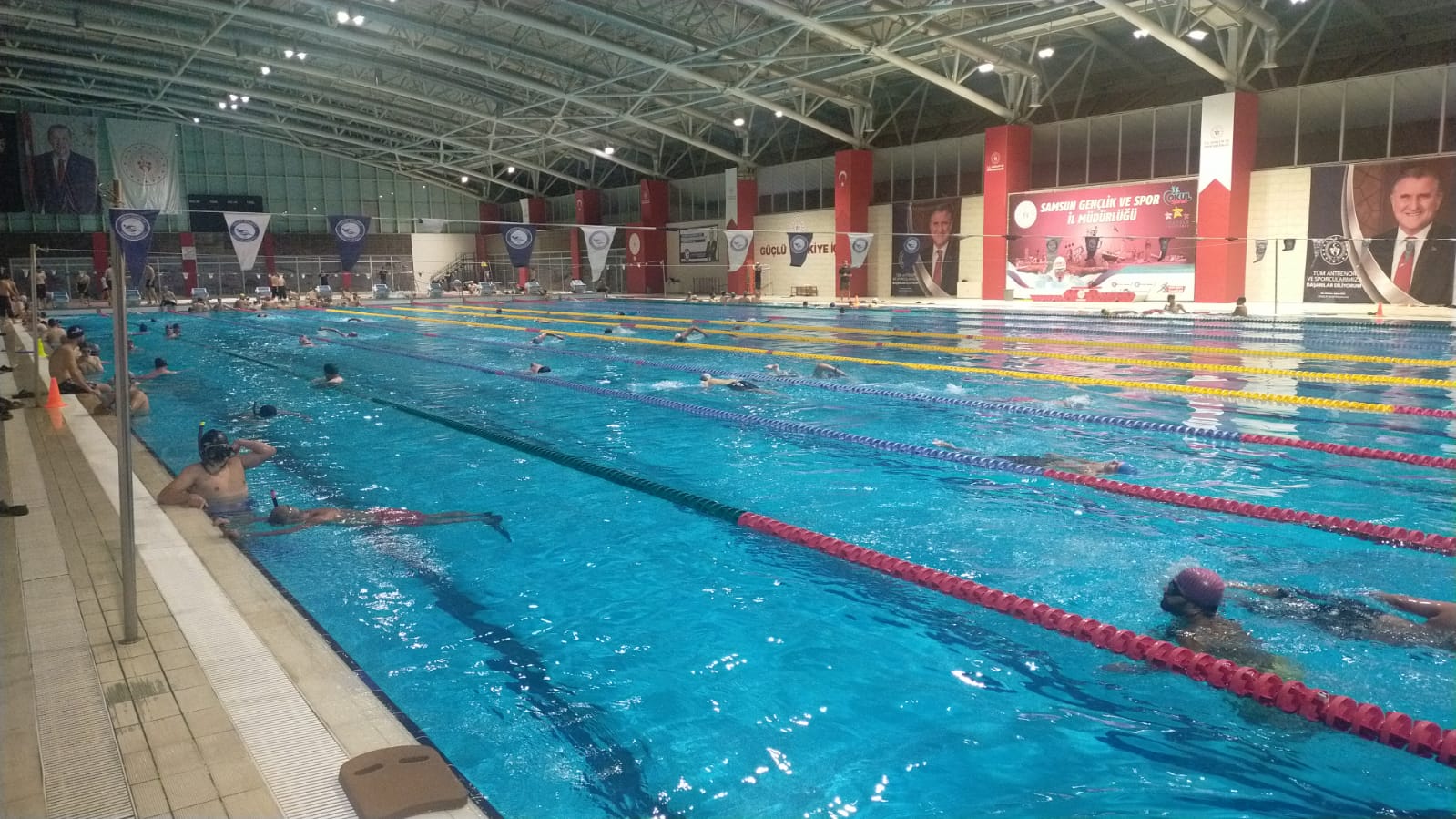 Samsun Atakum olimpik yüzme havuzu tıklım tıklım! Seans azlığı dikkat çekti