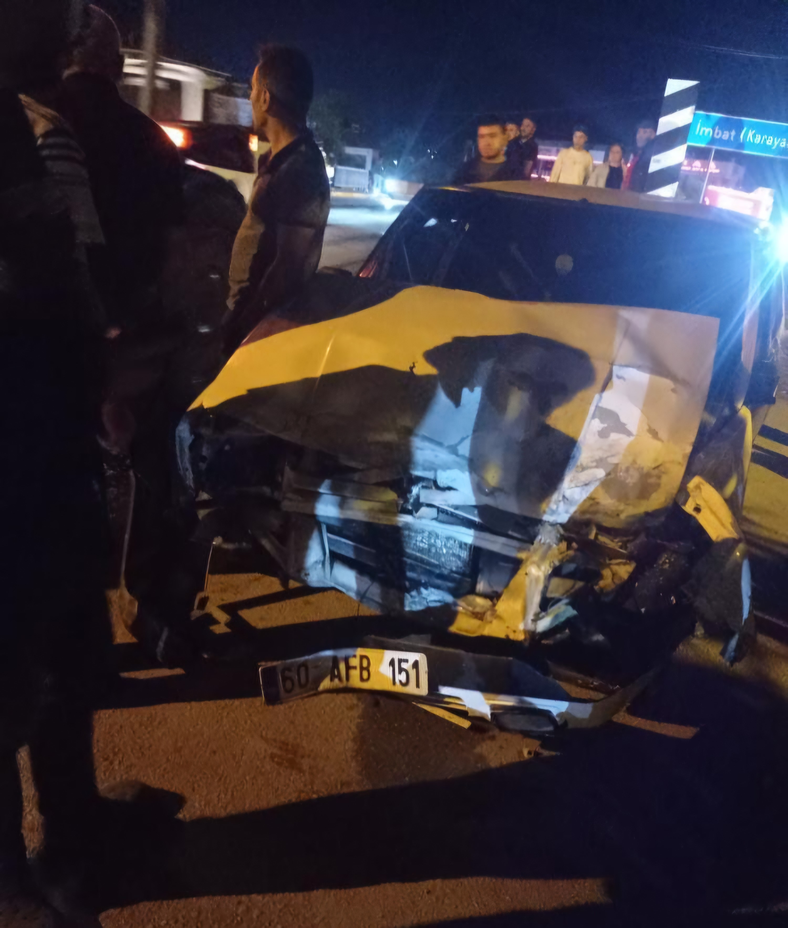 Kazaya karışan Tofaş hurdaya döndü: 3 yaralı