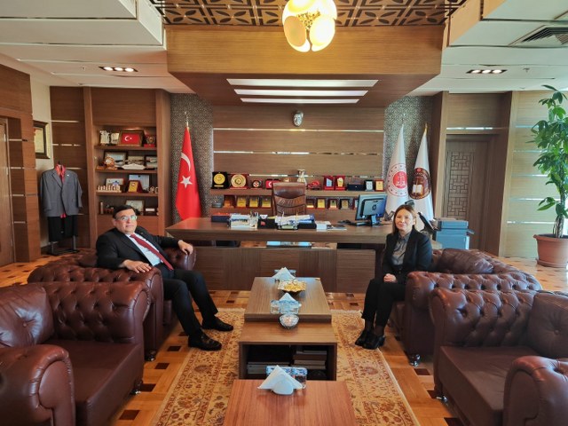 Samsun protokolü, OMÜ Rektörü Fatma Aydın'a başarı diledi