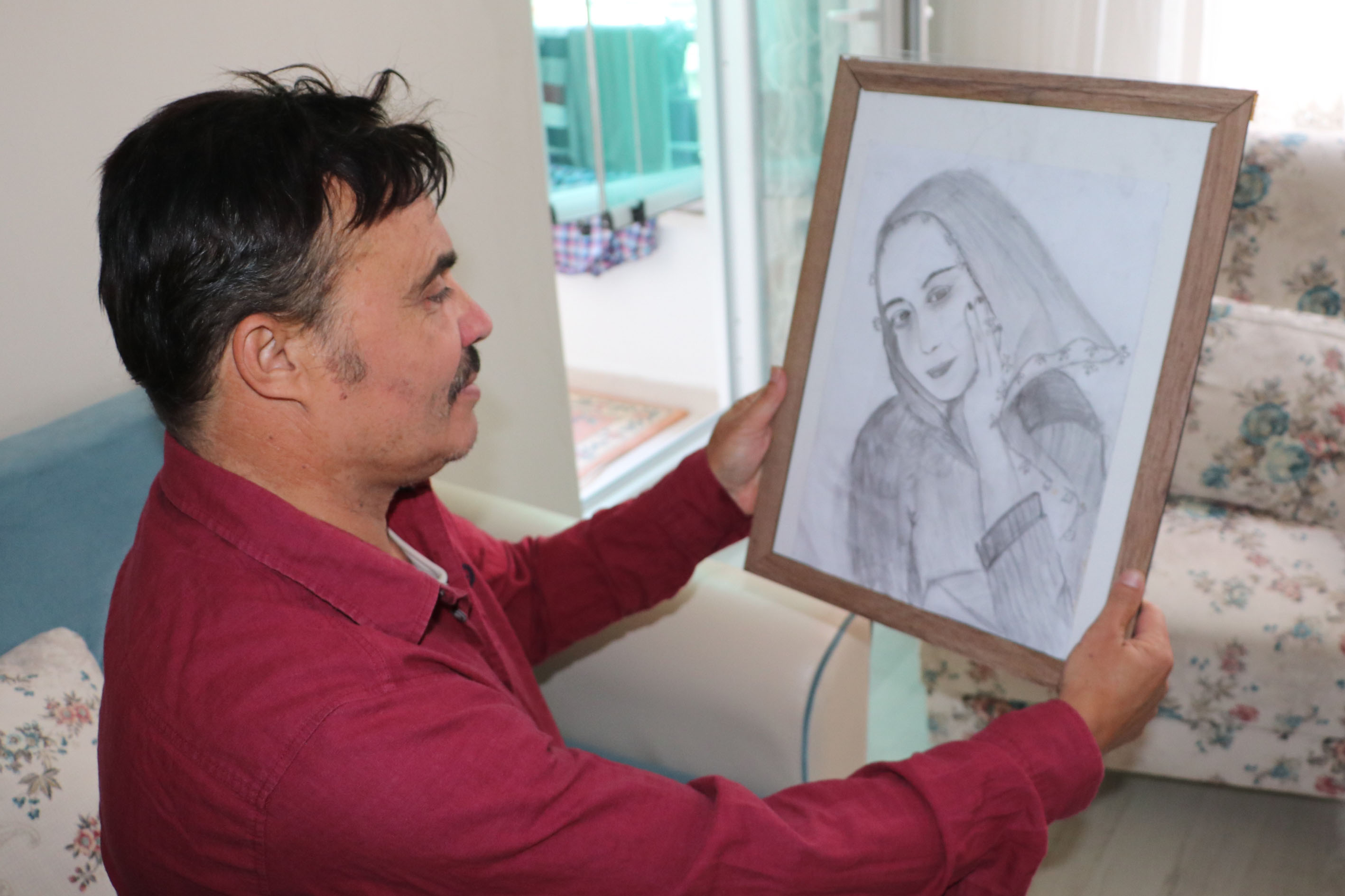 Samsun'un Havza ilçesinde eşinin acısını resim yaparak hafifletiyor