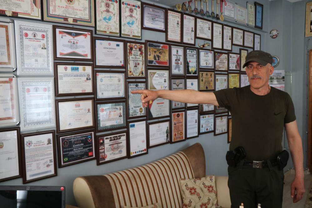 Samsunlu Ninja Bilal Çelebi, antrenör ve hakemlik belgelerini yırttı