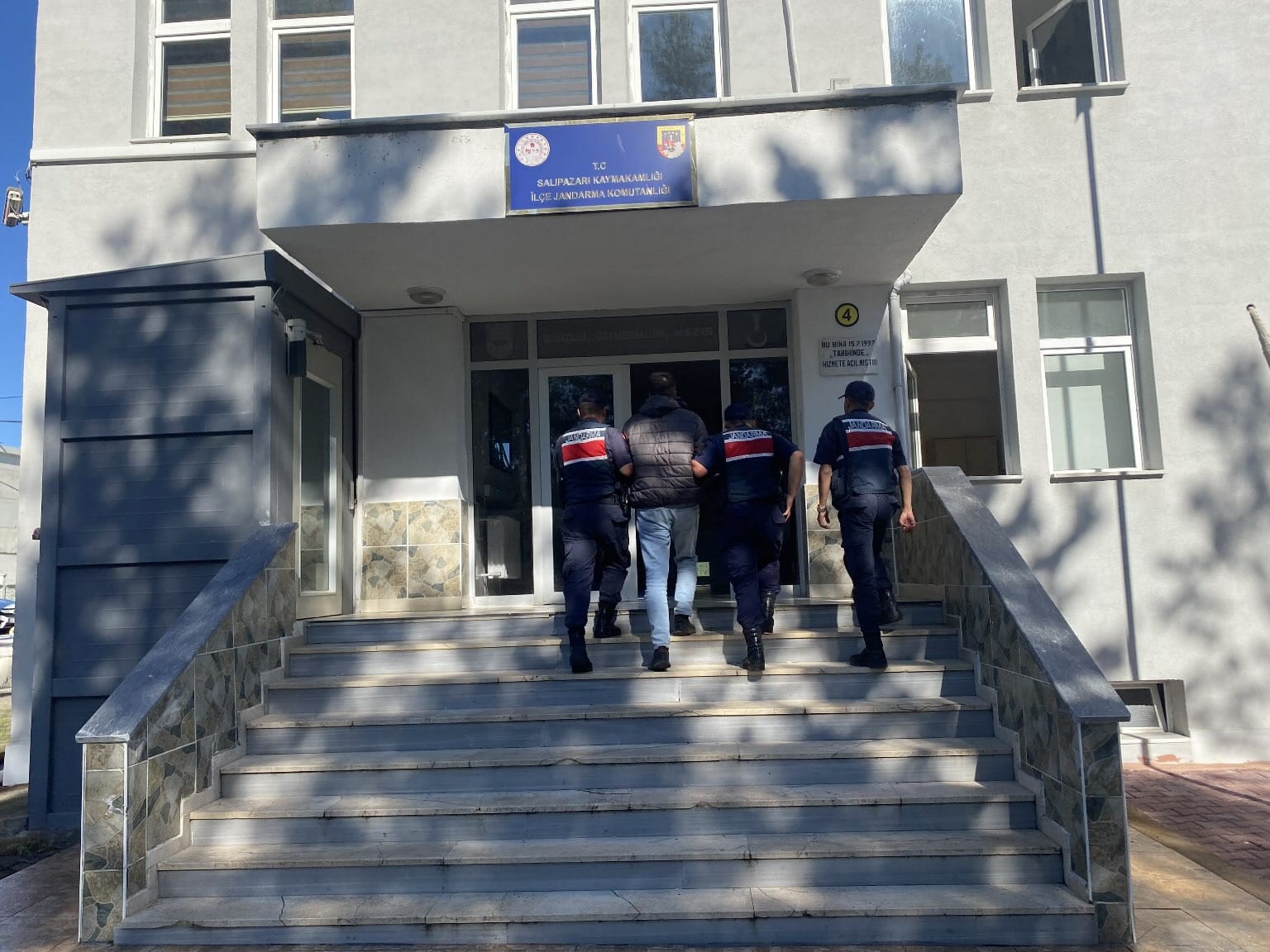 Samsun'un Çarşamba ve Salıpazarı ilçelerinde jandarma 2 suçluyu yakaladı