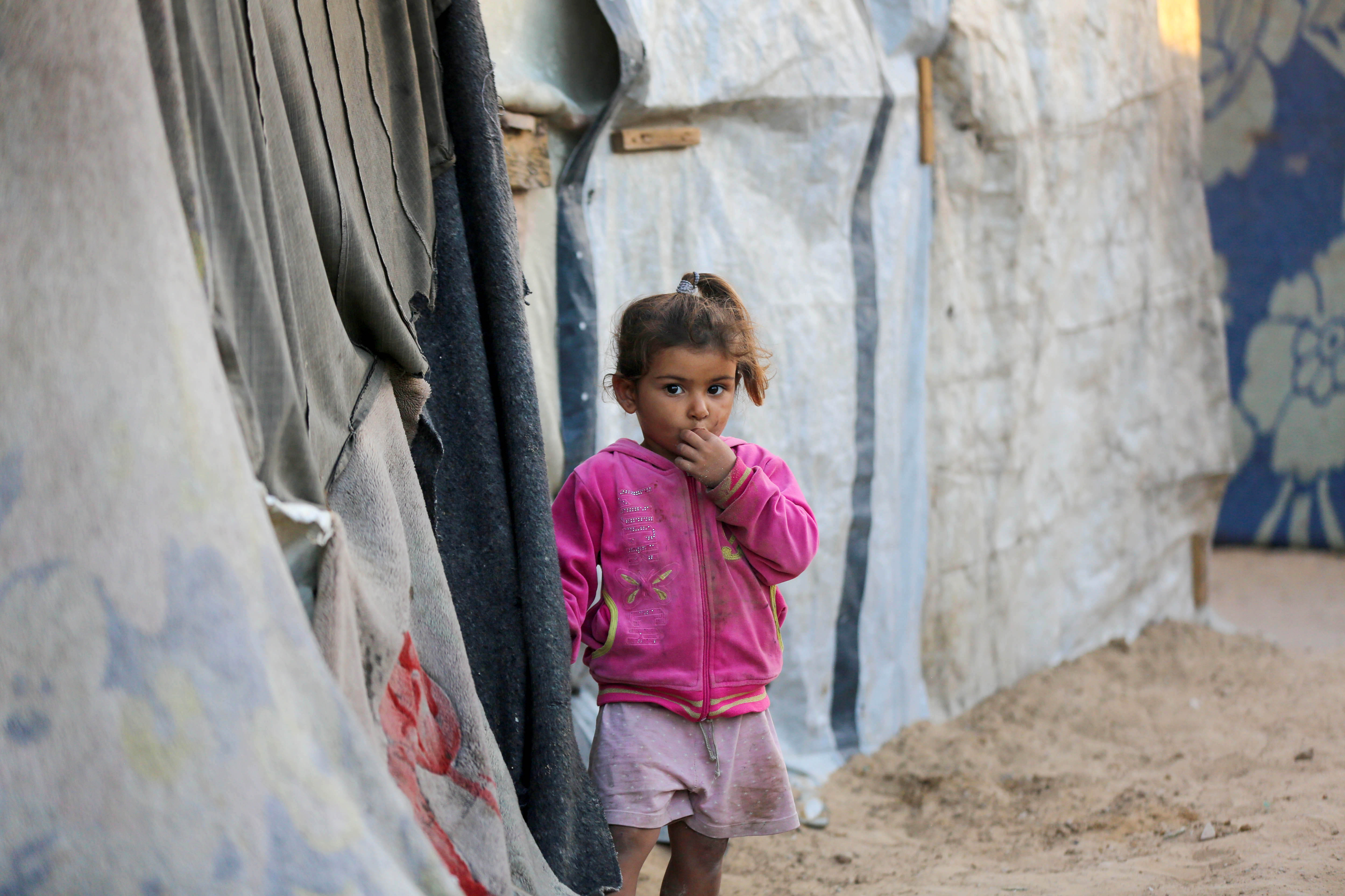 İsrail saldırılarından kaçan Filistinlilerin yaşam savaşı