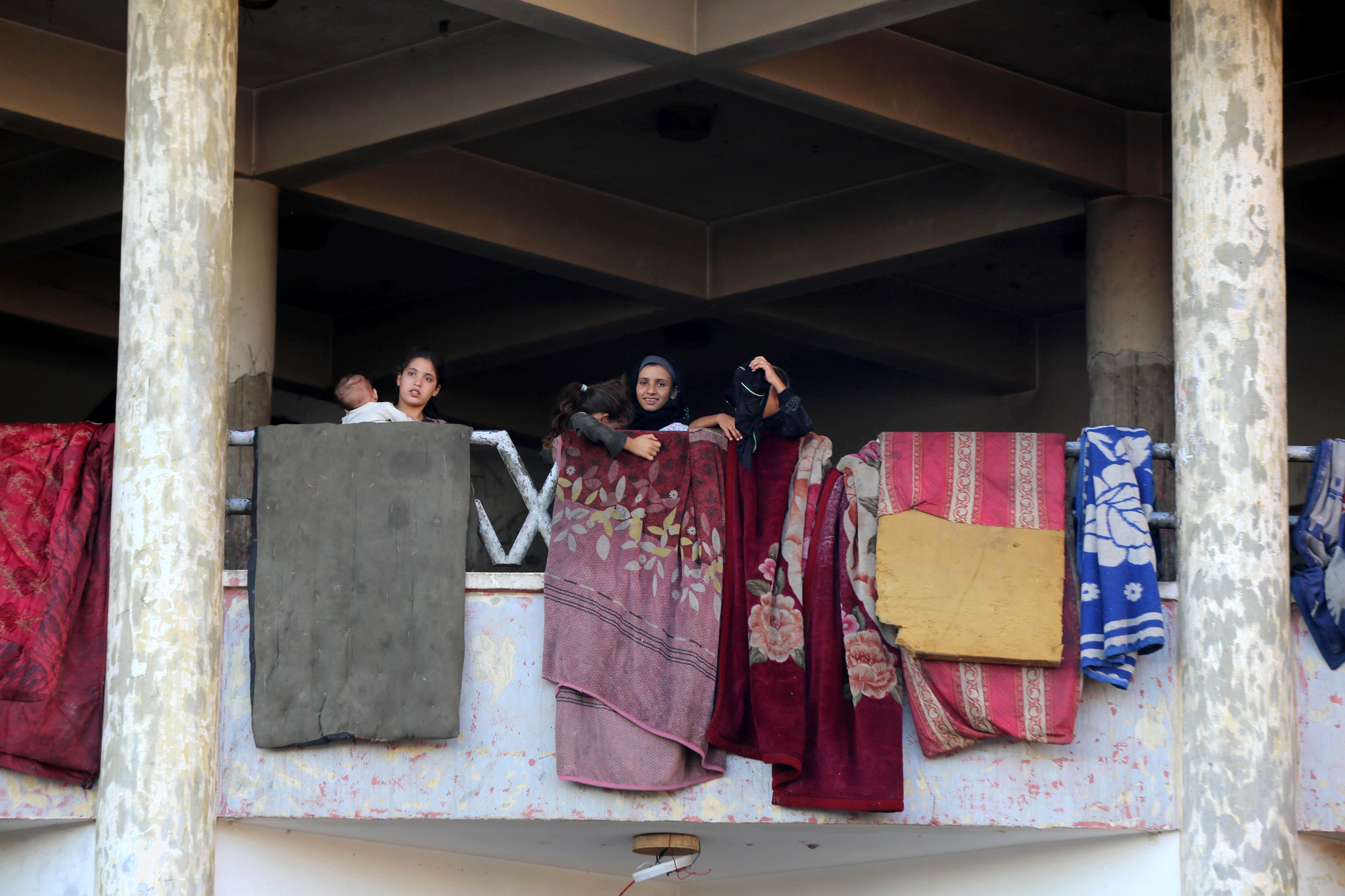 İsrail saldırılarından kaçan Filistinlilerin yaşam savaşı