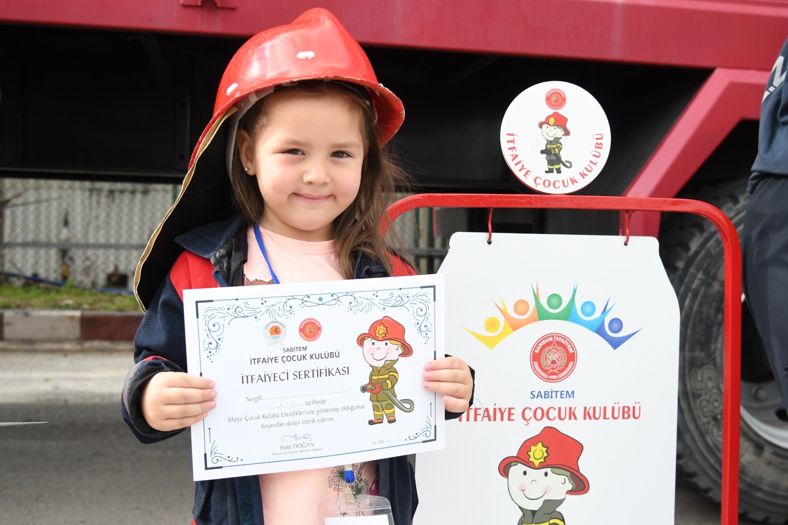 Samsun'da gönüllü çocuklara itfaiyecilik eğitimi