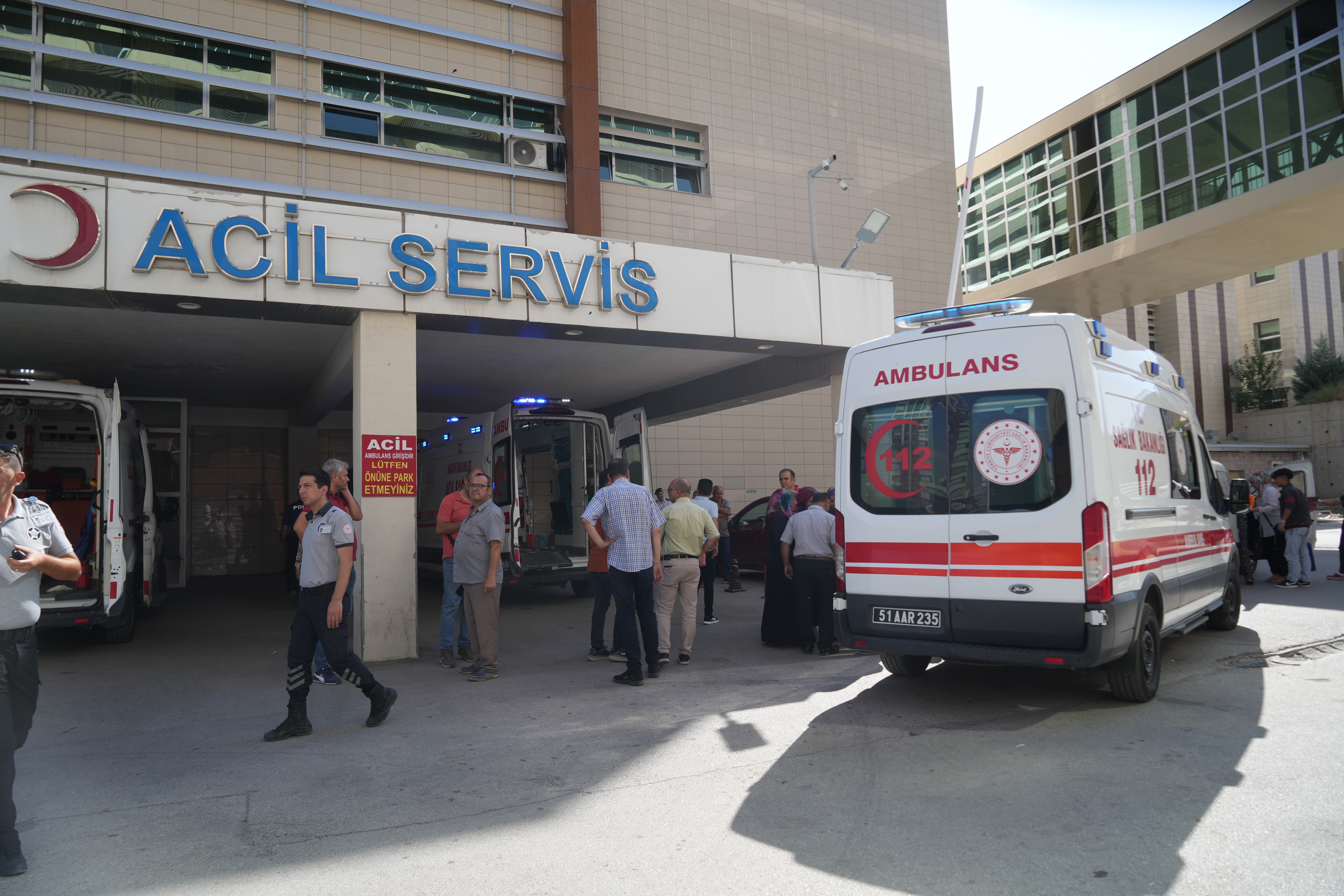 Okulda deney yapan öğrenciler yaralandı