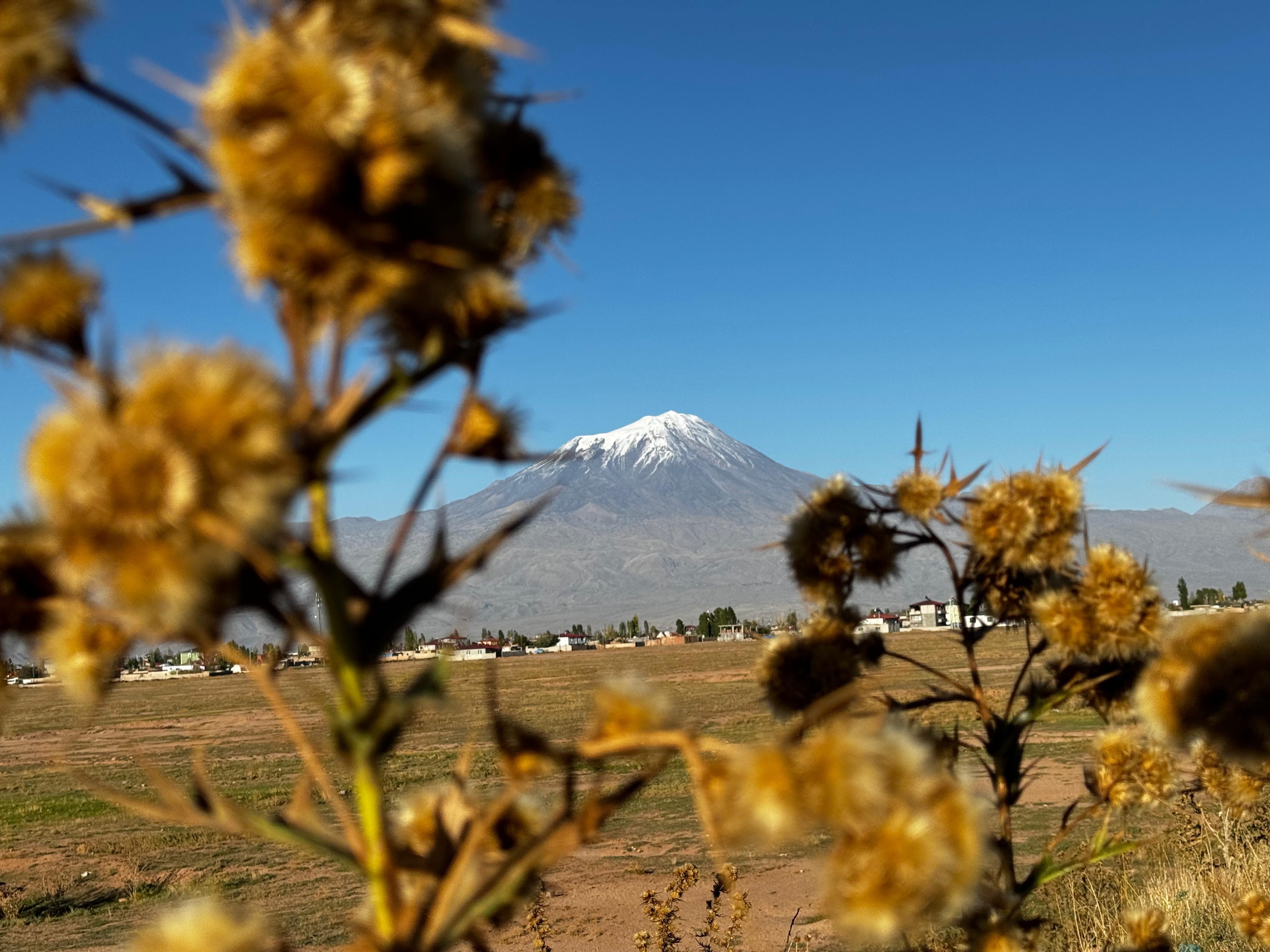 Ağrı Dağı'nın zirvesi beyaza büründü