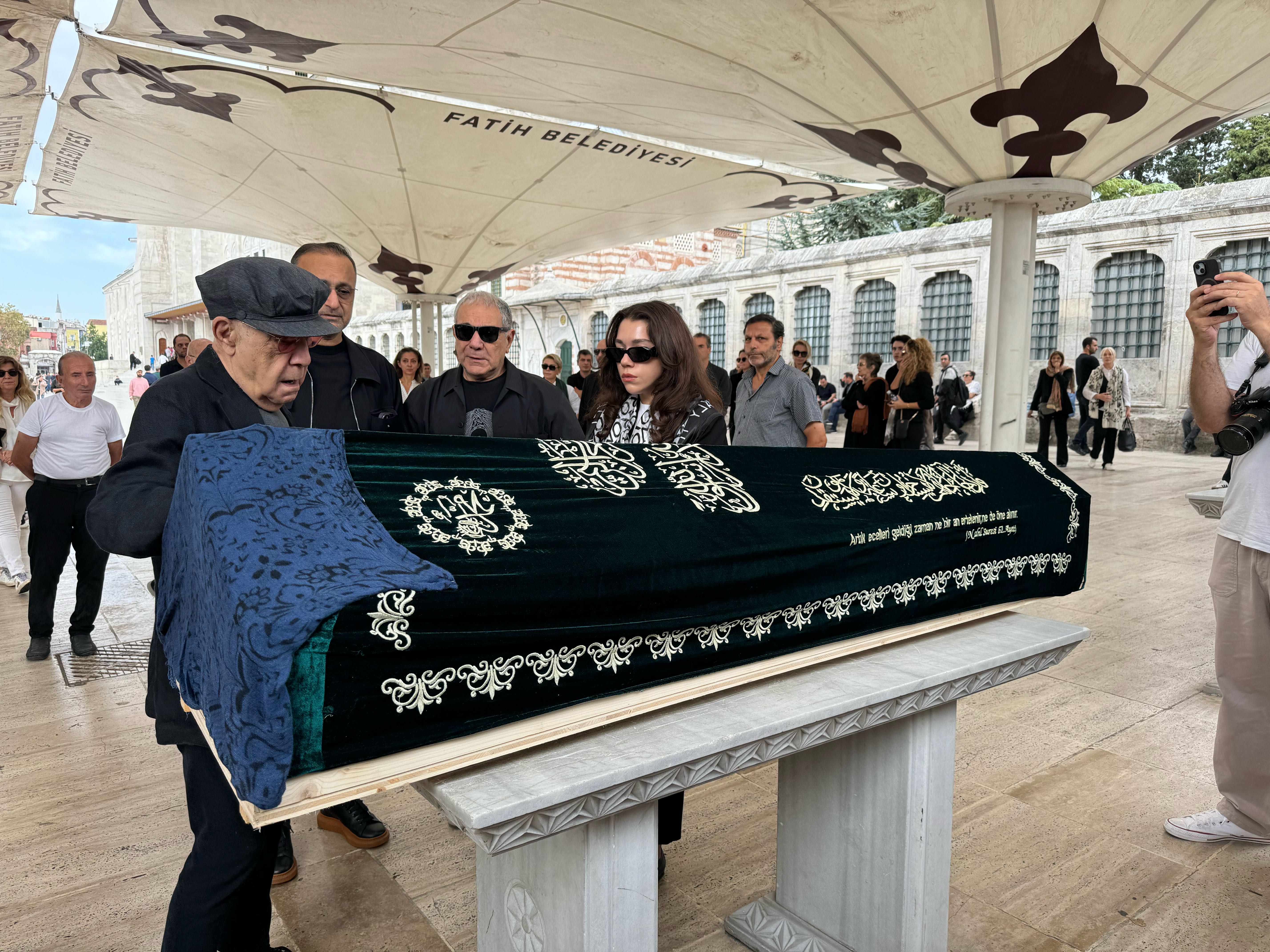 Mazhar Alanson'un kızı Eda Alanson toprağa verildi