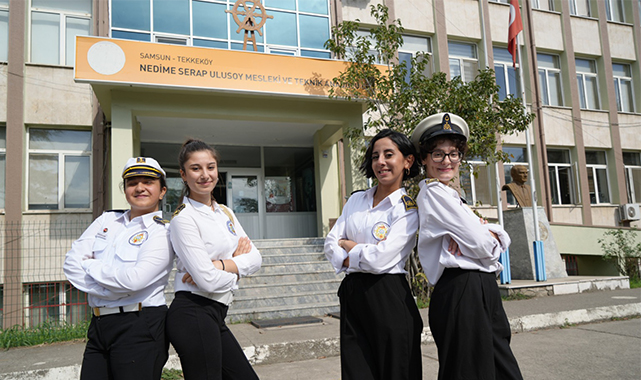 Samsun'da denizcilik liseli 4 kız öğrenci dikkat çekiyor