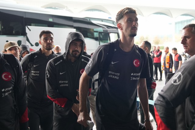 A Milli Futbol Takımı, Karadağ maçı için Samsun'a gitti