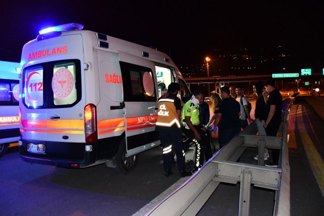 Dur ihtarına uymadı! Polise çarptı