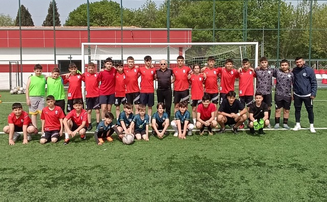 Belediye Evleri Karşıyakaspor'dan gençlere ücretsiz spor