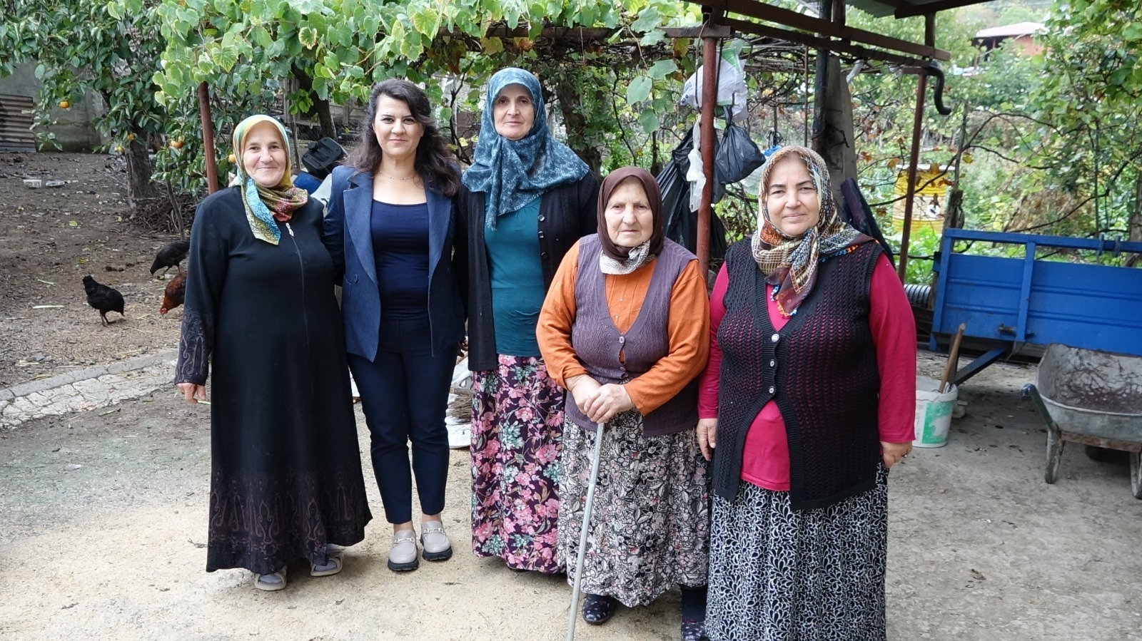 Serhat Türkel'den çiftçiye destek, çiftçi kadınlardan Türkel'e teşekkür