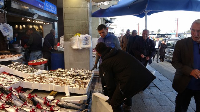 Karadeniz'de fırtına çıktı palamudun fiyatı arttı