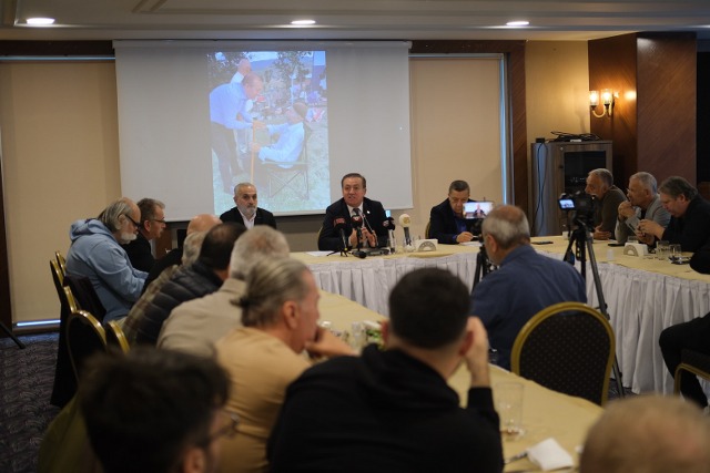 Seçimi kaybetmesine rağmen çalışmalarını sürdüren Cevat Öncü, Samsun'da 743 muhtarla görüştü