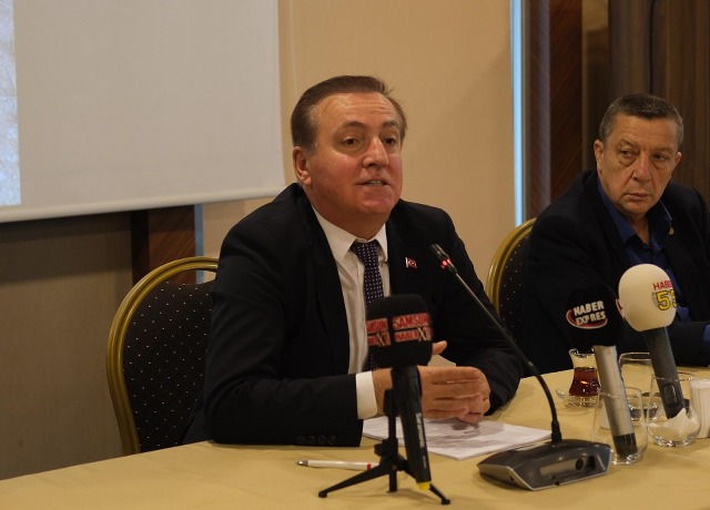 Seçimi kaybetmesine rağmen çalışmalarını sürdüren Cevat Öncü, Samsun'da 743 muhtarla görüştü