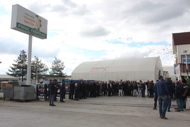 Samsun'da çeltik üreticileri fiyatların düşürülmesini protesto etti