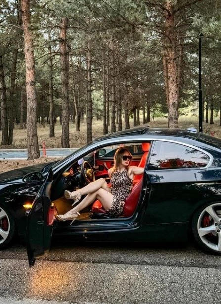 Başörtüsünü açıp, kalça dansları ile gündem olan fenomenden üzücü paylaşım