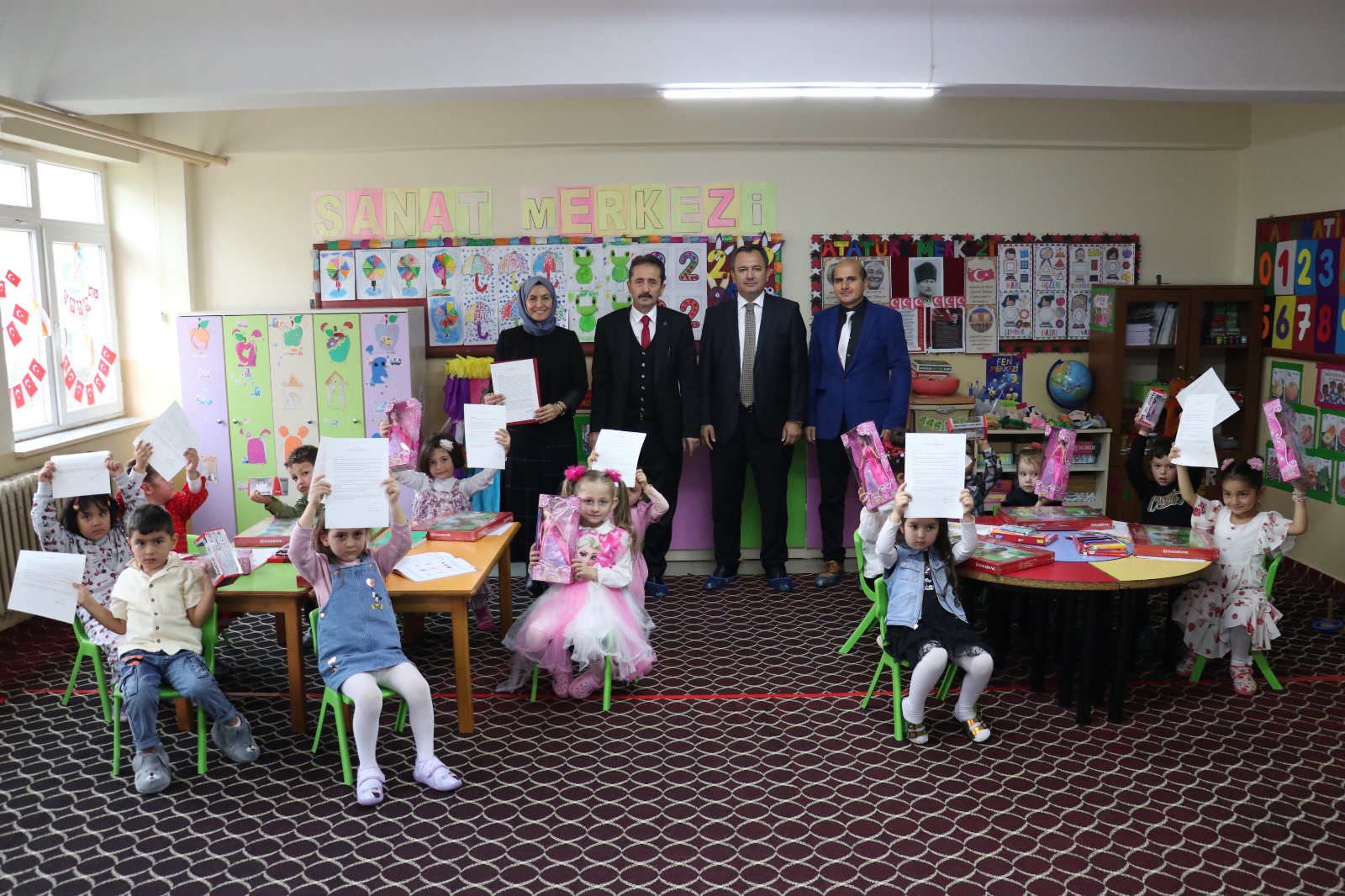 Bakan Ersoy’dan Samsun’daki öğrencilere hediye