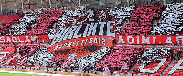 Çağla, 'Ara Beni' ile Samsun'u sallar!