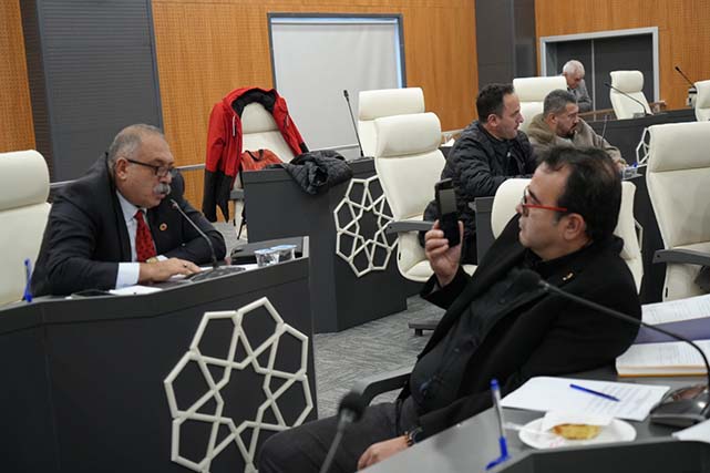 İlkadım meclisinde Ahmet Özer gerginliği