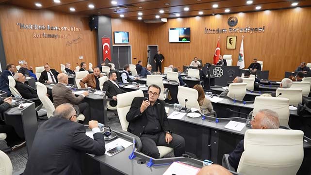 İlkadım meclisinde Ahmet Özer gerginliği