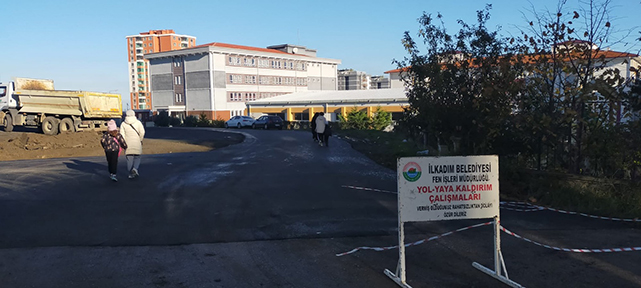 Gazete Gerçek'in haberi ses getirdi! Okul yolu 1 günde asfaltlandı