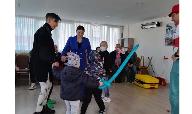 Afacan’dan lösemili çocuklara anlamlı ziyaret