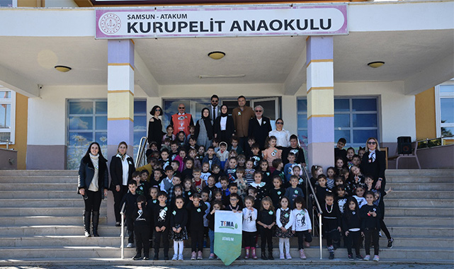 Atakum'da minik öğrenciler Atatürk'ü fidan dikerek andı