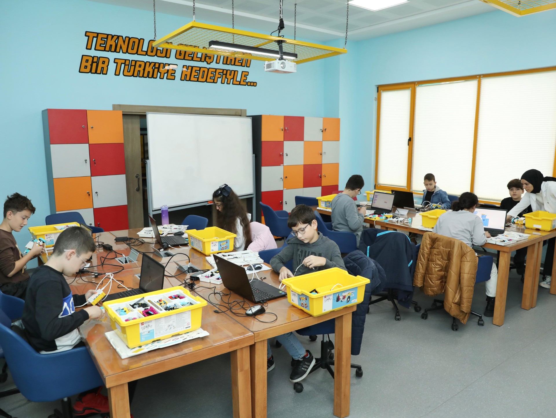 Samsun'da çocuklar tatilde bilimle buluşuyor