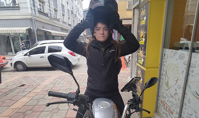 Bafra'nın ilk kadın kuryesi Zeynep Haste