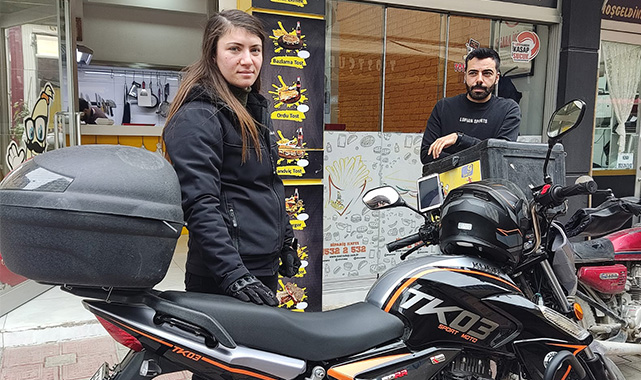 Bafra'nın ilk kadın kuryesi Zeynep Haste