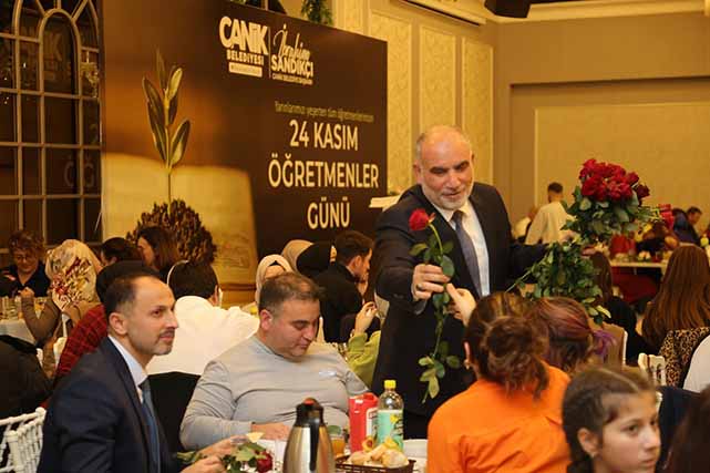 Sandıkçı'dan öğretmenlere Çanakkale ziyareti ve laptop