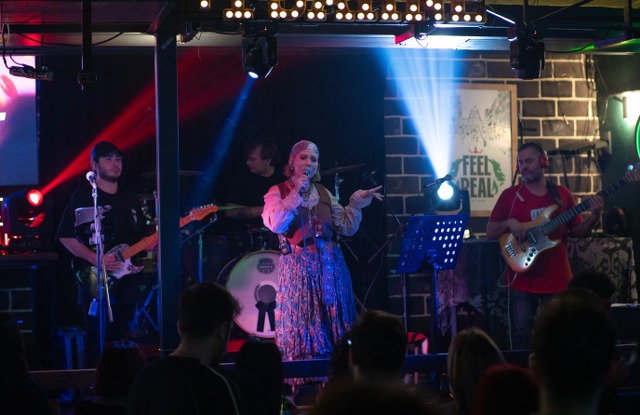 Melis Çelikler'den duygusal veda konseri