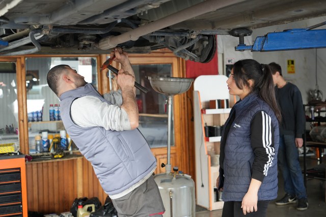 Samsun'da 17 yaşındaki Yağmur sanayide çırak olarak çalışıyor