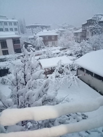 Samsun'da kar yağışı 15 ilçede 142 mahalle yolunu ulaşıma kapattı