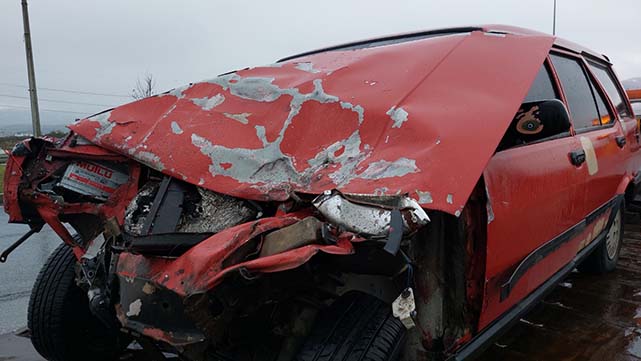 Samsun'da kamyon ile otomobil çarpıştı: 2 yaralı