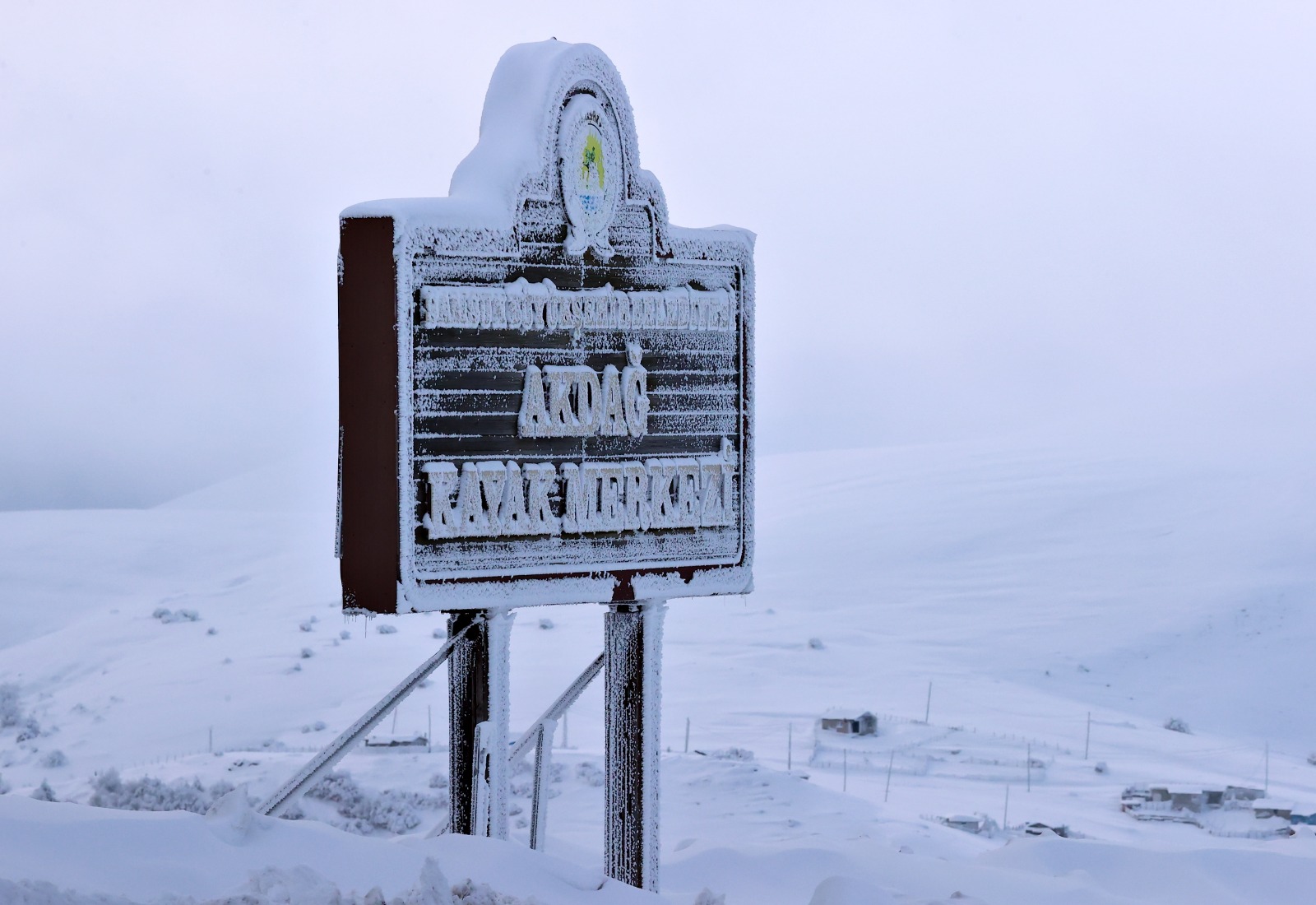 Akdağ Kayak Merkezi'nde kış sporları sezonu erken başladı
