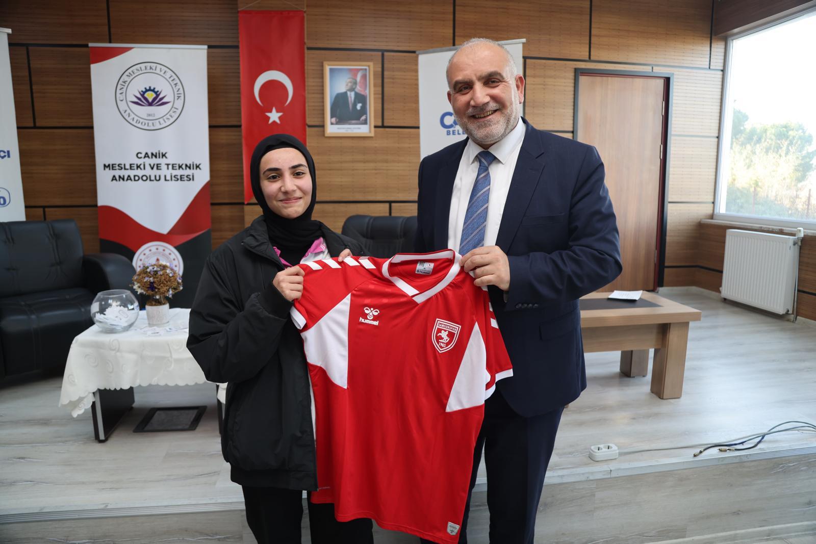 İbrahim Sandıkçı Öğrencilere Buluştu