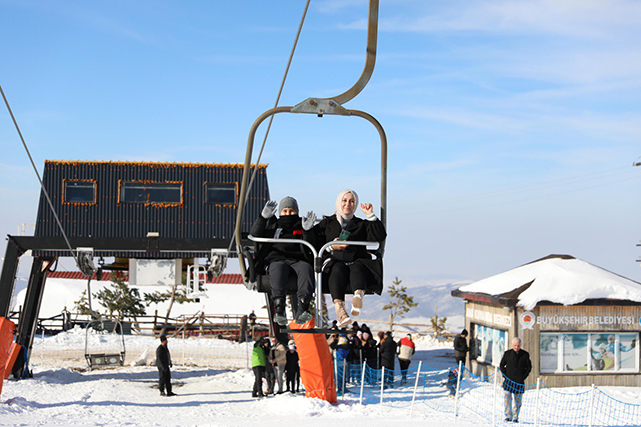 Akdağ Kayak Merkezi'nde kış sezonu başladı