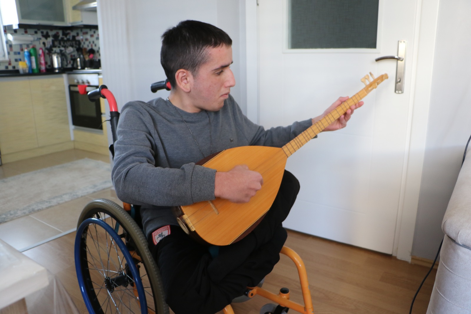 Samsun’da 4 enstrüman çalan engelli Tuna’nın hedefi; İstanbul Devlet Konservatuarı