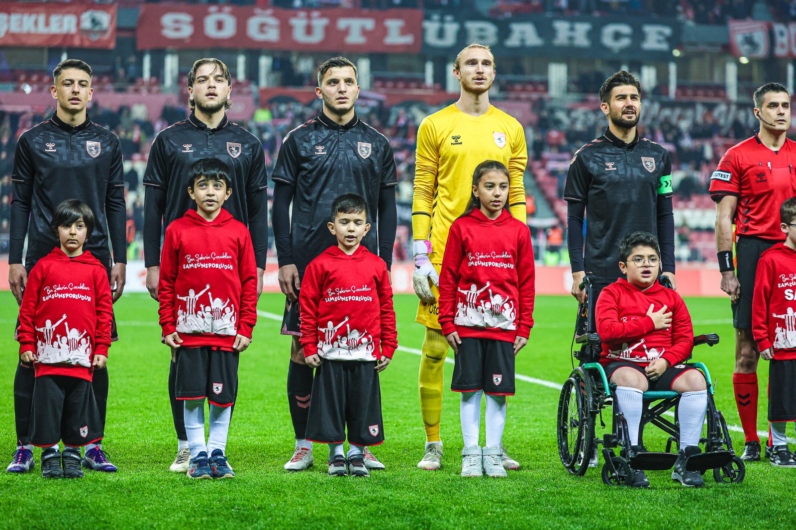 Samsunspor'da Yunus Emre Çift 2 dakikada kırmızı kart ve penaltı