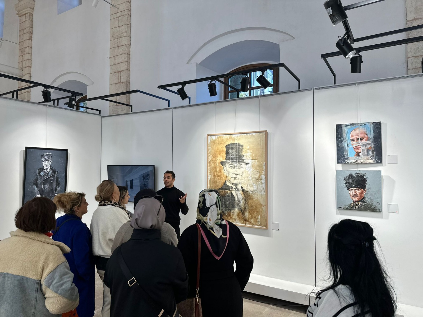 Demet Akman ve kursiyerlerinden Bıçakcı’ya destek