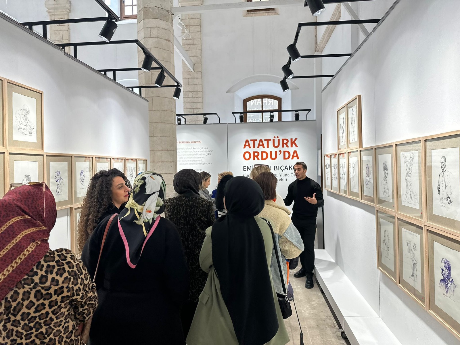 Demet Akman ve kursiyerlerinden Bıçakcı’ya destek