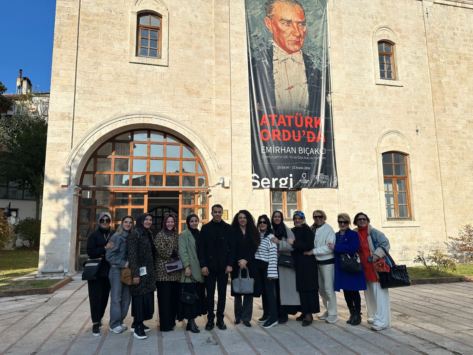 Demet Akman ve kursiyerlerinden Bıçakcı’ya destek