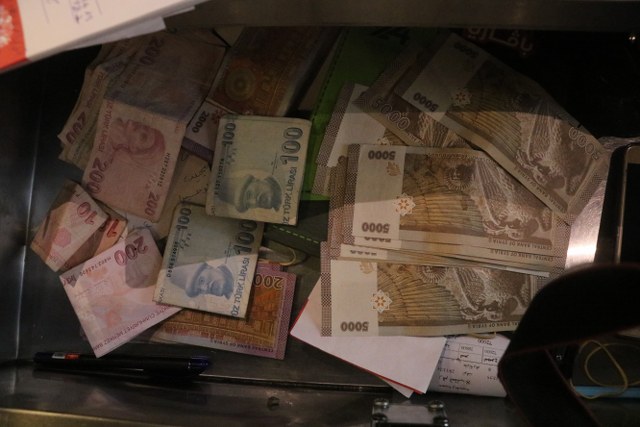 Halep'te, Suriye lirasının yerini Türk lirası aldı