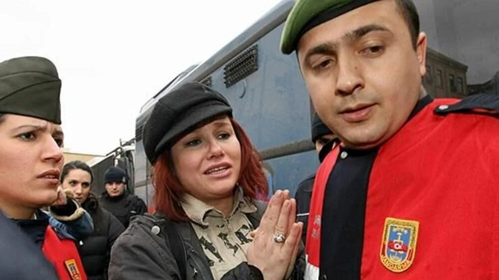 Hülya Avşar’ın cezaevi soruları Deniz Seki’yi gerginleştirdi: "Bir daha açma"