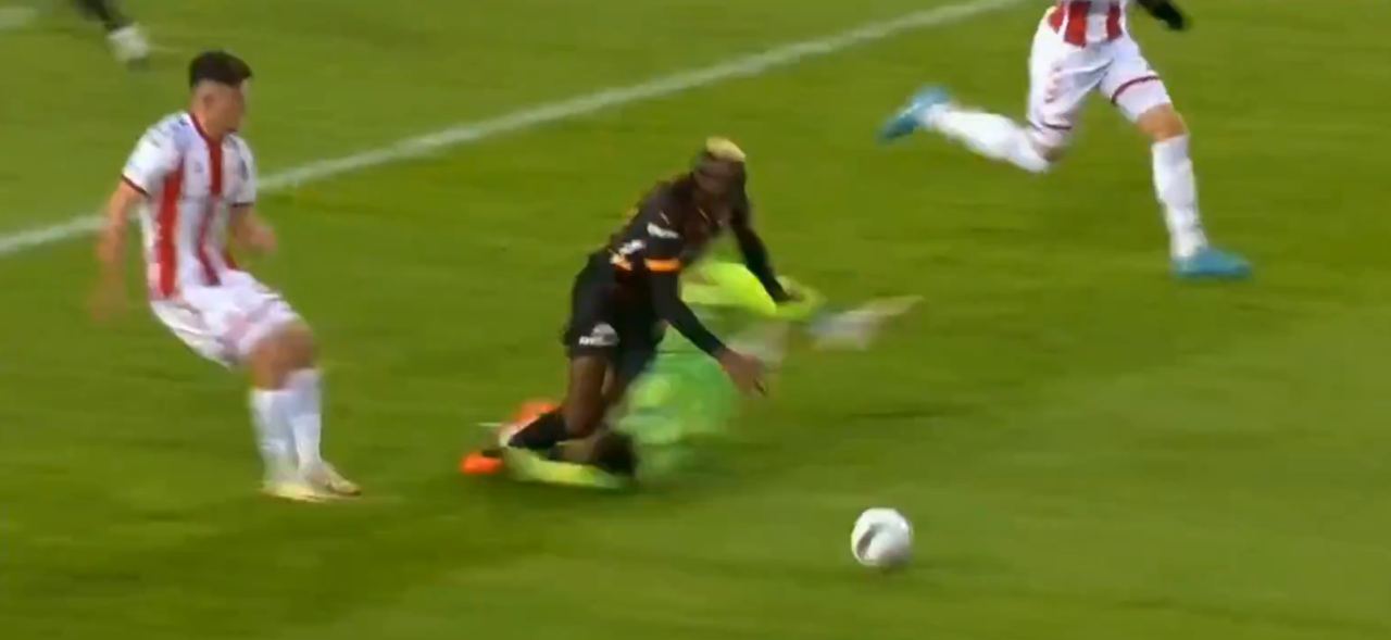 Sivasspor-Galatasaray maçında şok gelişme: Kaleci hastaneye kaldırıldı!