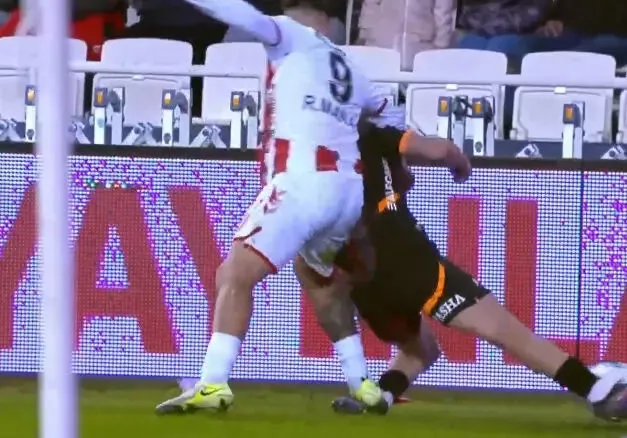 Galatasaray’da şok sakatlık! Barış Alper Yılmaz sedye ile saha dışında!